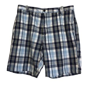 Chaps Men’s flat front plaid shorts Size 34
